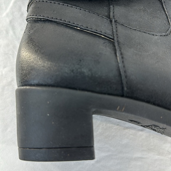 NIB Dansko “Cagney” Burnished Suede Heeled Booties - Picture 8 of 11